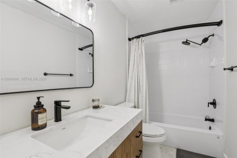 Condo in Davie, Florida, 1 bedroom  № 2370114 - photo 16