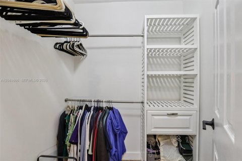 Condo in Davie, Florida, 1 bedroom  № 2370114 - photo 14