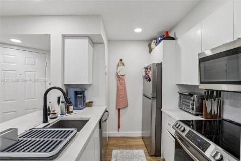 Condo in Davie, Florida, 1 bedroom  № 2370114 - photo 8