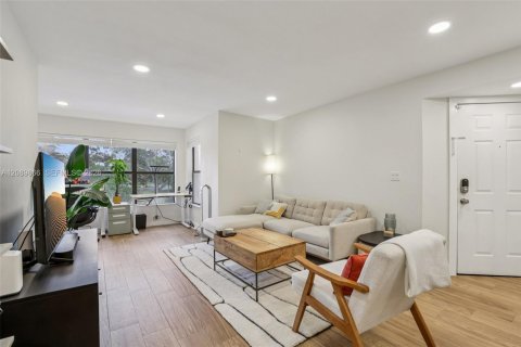 Condo in Davie, Florida, 1 bedroom  № 2370114 - photo 2