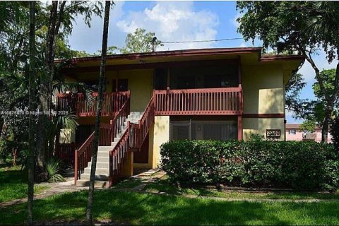 Condominio en alquiler en Lauderhill, Florida, 1 dormitorio, 55.74 m2 № 1975285 - foto 1