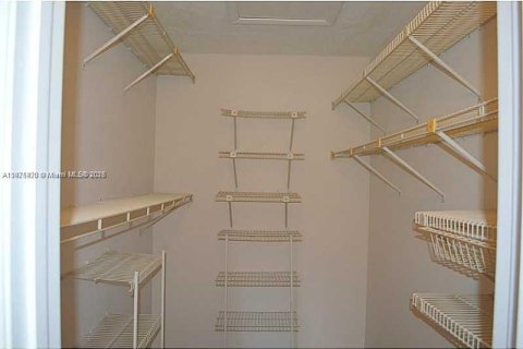 Condominio en alquiler en Lauderhill, Florida, 1 dormitorio, 55.74 m2 № 1975285 - foto 11