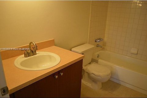Condominio en alquiler en Lauderhill, Florida, 1 dormitorio, 55.74 m2 № 1975285 - foto 10