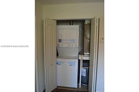 Condominio en alquiler en Lauderhill, Florida, 1 dormitorio, 55.74 m2 № 1975285 - foto 12