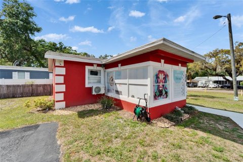 Commercial property in Brandon, Florida 170.2 sq.m. № 1615875 - photo 4