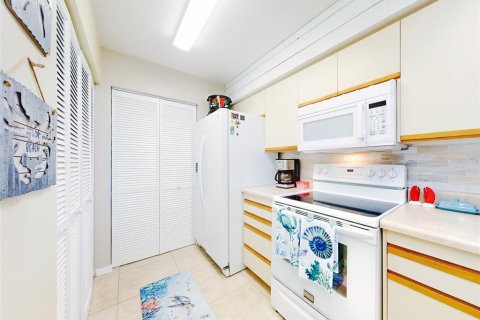 Снять в аренду кондоминиум в Нью-Смирна-Бич, Флорида 1 комната, 117.34м2, № 1561674 - фото 13