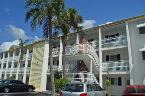Condominio en alquiler en Bradenton, Florida, 1 dormitorio, 53.51 m2 № 1788963 - foto 1
