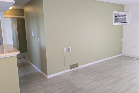 Condominio en alquiler en Bradenton, Florida, 1 dormitorio, 53.51 m2 № 1788963 - foto 10