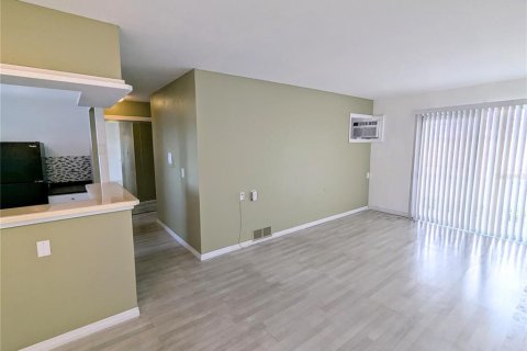 Condominio en alquiler en Bradenton, Florida, 1 dormitorio, 53.51 m2 № 1788963 - foto 8