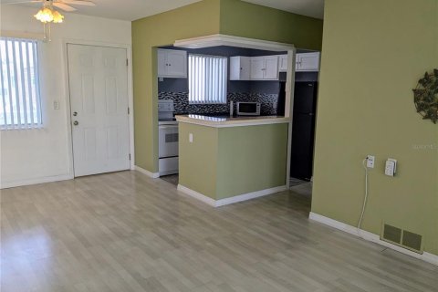 Condominio en alquiler en Bradenton, Florida, 1 dormitorio, 53.51 m2 № 1788963 - foto 3