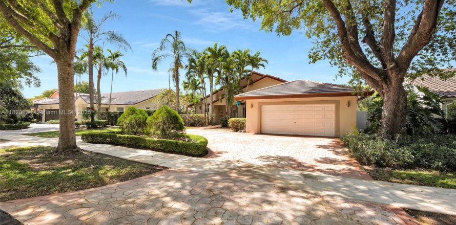 Casa en Miami Lakes, Florida 4 dormitorios, 204.48 m2 № 1935645