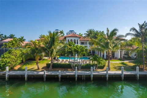 Villa ou maison à vendre à Miami, Floride: 10 chambres, 796.45 m2 № 2076098 - photo 2