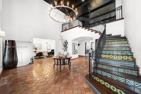 Villa ou maison à vendre à Miami, Floride: 10 chambres, 796.45 m2 № 2076098 - photo 4