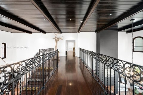 Villa ou maison à vendre à Miami, Floride: 10 chambres, 796.45 m2 № 2076098 - photo 16