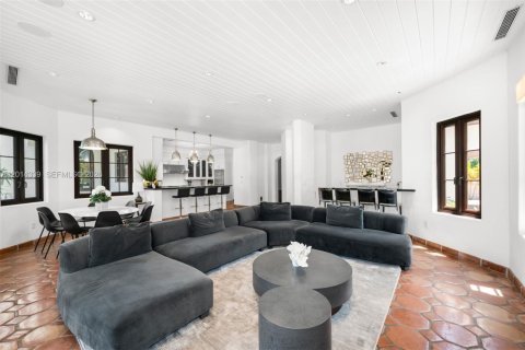 Villa ou maison à vendre à Miami, Floride: 10 chambres, 796.45 m2 № 2076098 - photo 10