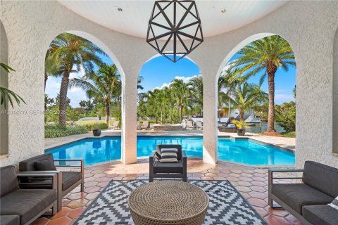 Villa ou maison à vendre à Miami, Floride: 10 chambres, 796.45 m2 № 2076098 - photo 27
