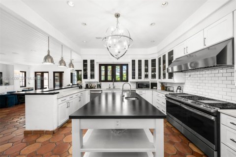 Villa ou maison à vendre à Miami, Floride: 10 chambres, 796.45 m2 № 2076098 - photo 8