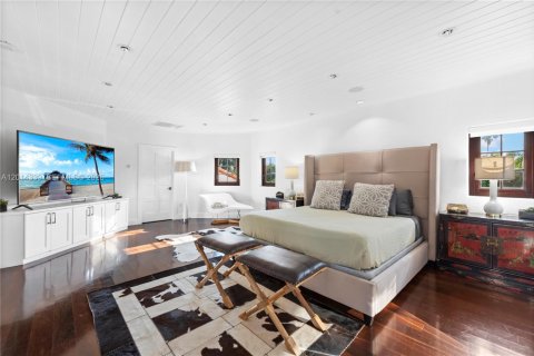 Villa ou maison à vendre à Miami, Floride: 10 chambres, 796.45 m2 № 2076098 - photo 18