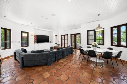 Villa ou maison à vendre à Miami, Floride: 10 chambres, 796.45 m2 № 2076098 - photo 9
