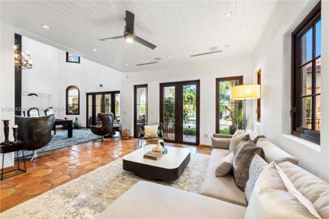 Villa ou maison à vendre à Miami, Floride: 10 chambres, 796.45 m2 № 2076098 - photo 14