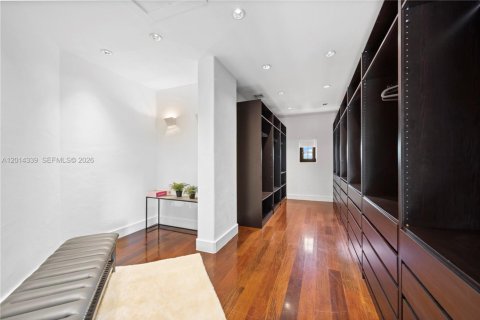 Villa ou maison à vendre à Miami, Floride: 10 chambres, 796.45 m2 № 2076098 - photo 20