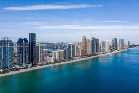 Condo in Sunny Isles Beach, Florida, 1 bedroom  № 1696753 - photo 21