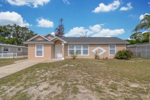 House in Orlando, Florida 2 bedrooms, 134.24 sq.m. № 2199402
