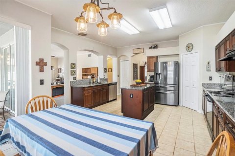 House in Valrico, Florida 6 bedrooms, 283.07 sq.m. № 1911232 - photo 6