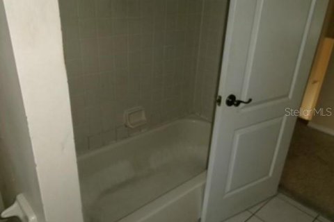 House in Orlando, Florida 4 bedrooms, 176.79 sq.m. № 2116622 - photo 14