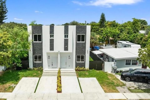 Villa ou maison à louer à Pompano Beach, Floride: 3 chambres, 129.13 m2 № 1986647 - photo 1