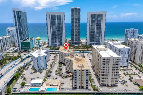 Condominio en venta en Hallandale Beach, Florida, 1 dormitorio, 72.46 m2 № 1784088 - foto 1