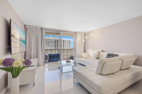 Condominio en venta en Hallandale Beach, Florida, 1 dormitorio, 72.46 m2 № 1784088 - foto 9