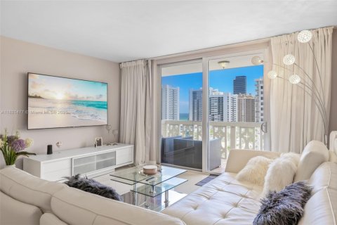 Condominio en venta en Hallandale Beach, Florida, 1 dormitorio, 72.46 m2 № 1784088 - foto 8