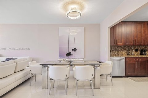 Condominio en venta en Hallandale Beach, Florida, 1 dormitorio, 72.46 m2 № 1784088 - foto 10