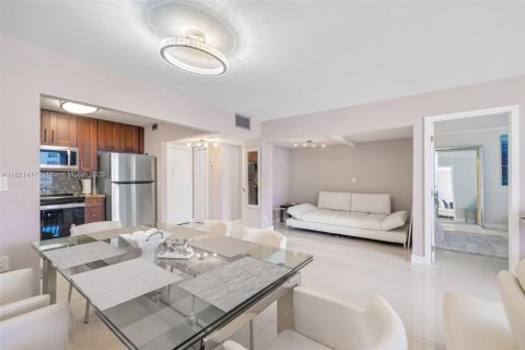 Condominio en venta en Hallandale Beach, Florida, 1 dormitorio, 72.46 m2 № 1784088 - foto 7