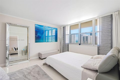 Condominio en venta en Hallandale Beach, Florida, 1 dormitorio, 72.46 m2 № 1784088 - foto 11