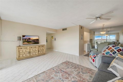 Copropriété à vendre à Lauderhill, Floride: 2 chambres, 106.65 m2 № 1971586 - photo 3