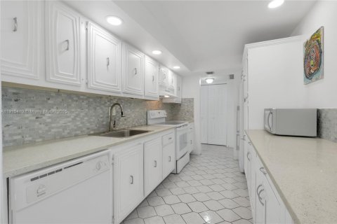 Copropriété à vendre à Lauderhill, Floride: 2 chambres, 106.65 m2 № 1971586 - photo 6