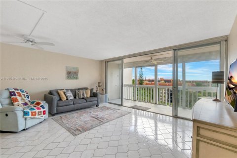 Copropriété à vendre à Lauderhill, Floride: 2 chambres, 106.65 m2 № 1971586 - photo 2