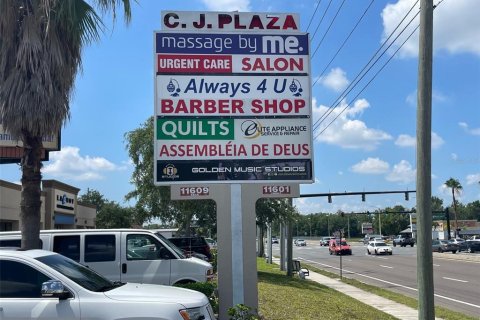 Propiedad comercial en alquiler en Orlando, Florida, 3271.09 m2 № 2219459 - foto 15