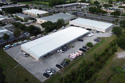 Propiedad comercial en alquiler en Orlando, Florida, 3271.09 m2 № 2219459 - foto 13