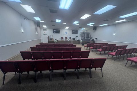 Propiedad comercial en alquiler en Orlando, Florida, 3271.09 m2 № 2219459 - foto 3