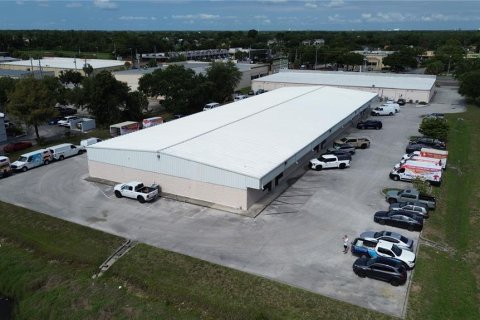 Propiedad comercial en alquiler en Orlando, Florida, 3271.09 m2 № 2219459 - foto 14