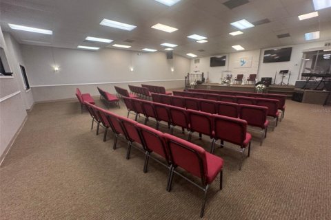Propiedad comercial en alquiler en Orlando, Florida, 3271.09 m2 № 2219459 - foto 2