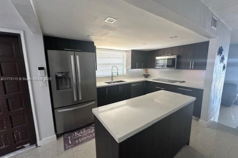 Condominio en venta en Pembroke Pines, Florida, 4 dormitorios, 150.13 m2 № 1692418 - foto 3
