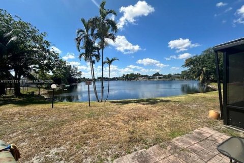 Condominio en venta en Pembroke Pines, Florida, 4 dormitorios, 150.13 m2 № 1692418 - foto 23
