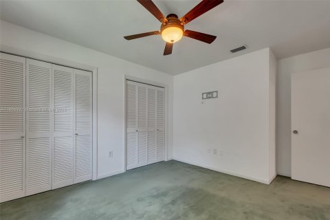 Casa en venta en Miami, Florida, 4 dormitorios, 252.97 m2 № 1745608 - foto 21
