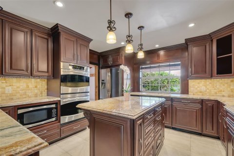 Casa en venta en Miami, Florida, 4 dormitorios, 252.97 m2 № 1745608 - foto 3