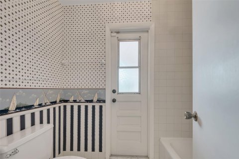 Casa en venta en Miami, Florida, 4 dormitorios, 252.97 m2 № 1745608 - foto 26
