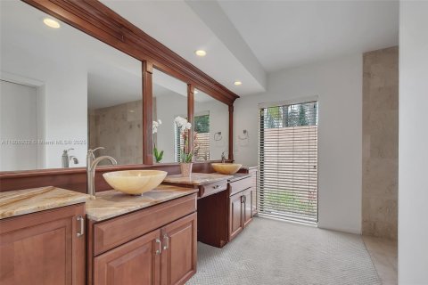 Casa en venta en Miami, Florida, 4 dormitorios, 252.97 m2 № 1745608 - foto 19